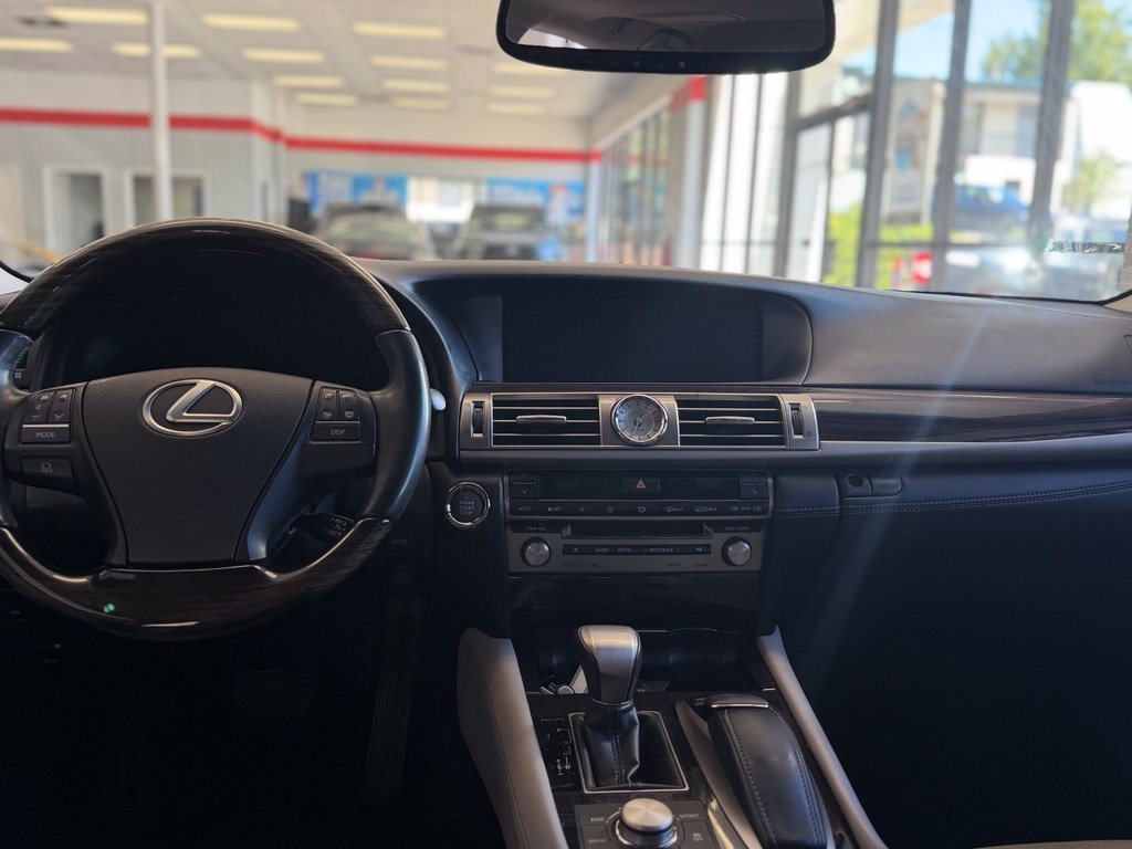 Used 2014 Lexus LS 460 w/ Comfort Package RWD image 12