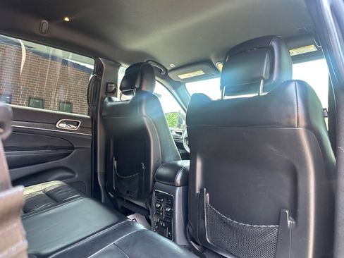 Used 2017 Jeep Grand Cherokee Limited image 17