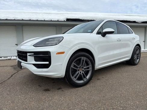 Certified 2025 Porsche Cayenne Coupe image 2