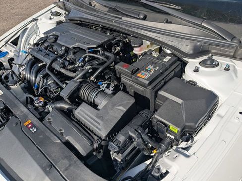 Used 2025 Hyundai Elantra Sport image 23