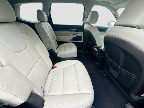 Used 2025 Kia Telluride EX w/ EX Captain's Chair Package FWD image 29