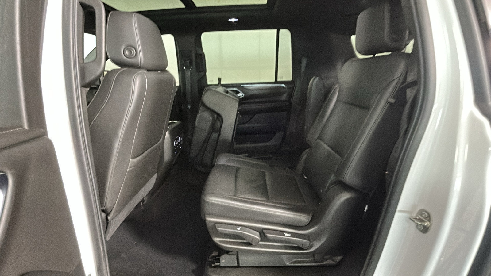 Used 2021 Chevrolet Suburban LT w/ LT Signature Package AWD/4WD image 33