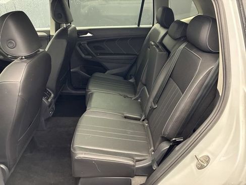 Used 2024 Volkswagen Tiguan SE AWD/4WD image 17