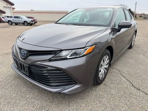 Certified 2019 Toyota Camry LE image 9