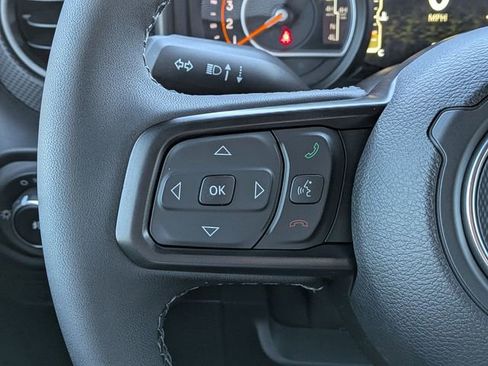 Used 2025 Jeep Wrangler Unlimited Rubicon image 24