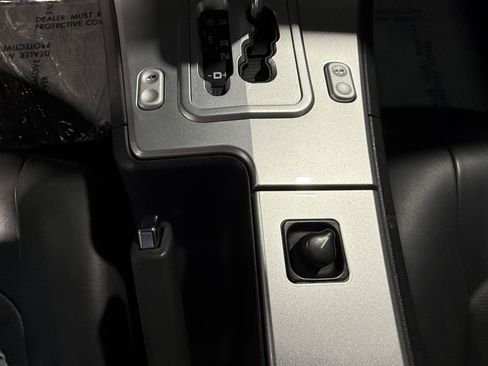Used 2005 Chrysler Crossfire Limited RWD image 23