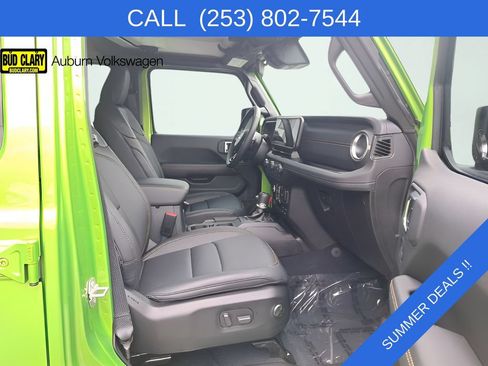 Used 2025 Jeep Gladiator Sport AWD/4WD image 18