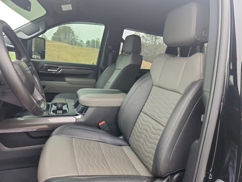 Used 2025 Chevrolet Silverado 2500 ZR2 image 24