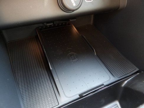 New 2026 Volvo XC40 B5 Plus w/ Protection Package Premier image 19