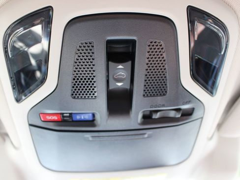 Used 2022 Subaru Outback Touring w/ Popular Package #2 image 28