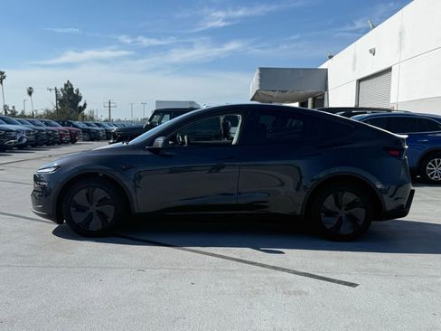 Used 2026 Tesla Model Y Long Range image 8