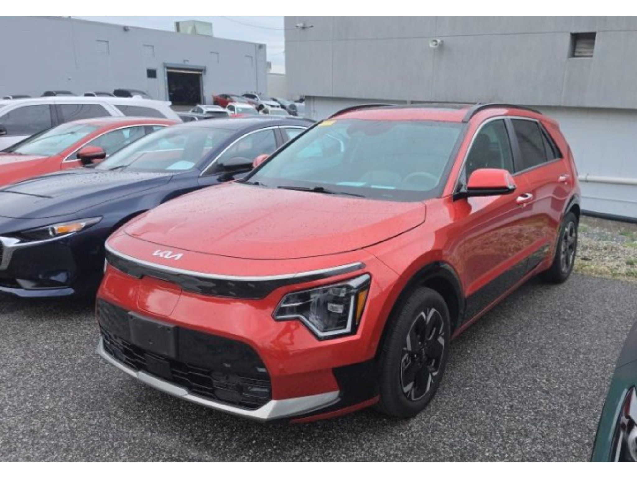 Used 2023 Kia Niro Wave w/ Wave Preserve Package FWD image 2