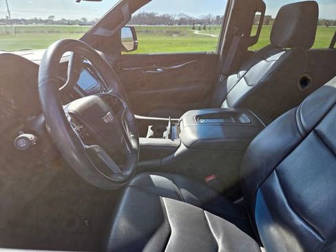 Used 2017 Cadillac Escalade ESV Platinum AWD/4WD image 13