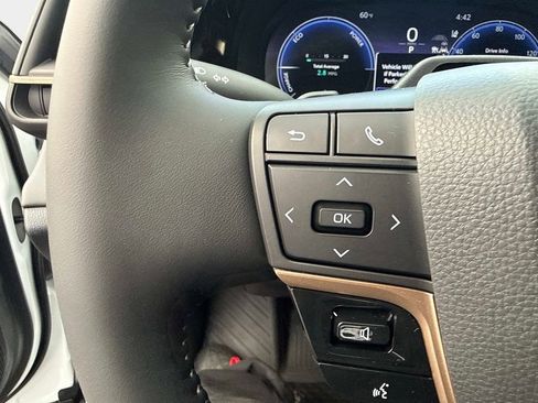 New 2026 Toyota Crown Platinum image 32