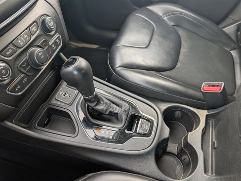 Used 2020 Jeep Cherokee Latitude Plus FWD image 24