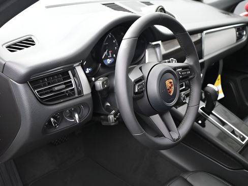 New 2026 Porsche Macan AWD/4WD image 5