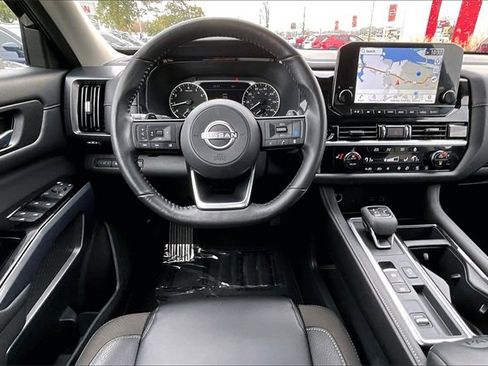 Certified 2025 Nissan Pathfinder SL image 8