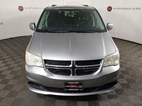 Used 2014 Dodge Grand Caravan SXT w/ UConnect Hands-Free Group FWD image 2
