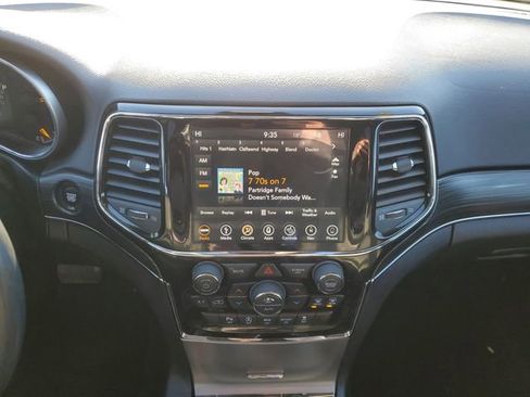 Used 2019 Jeep Grand Cherokee Limited image 26