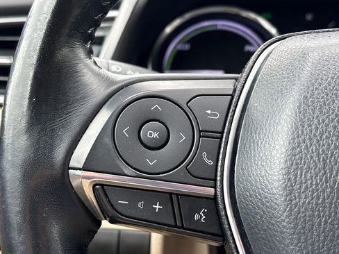 Used 2020 Toyota Camry XLE w/ Sunroof Package image 19