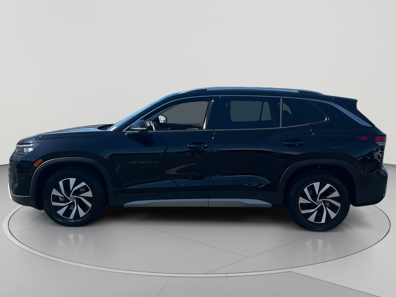 Certified 2026 Volkswagen Tiguan S FWD image 2