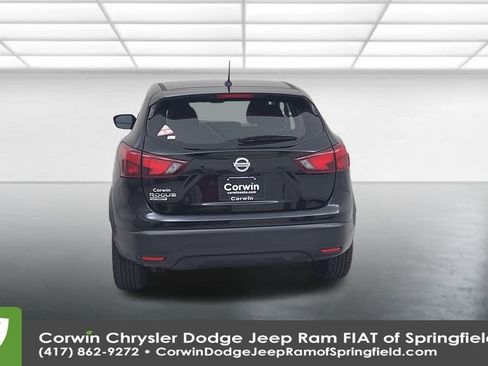 Used 2019 Nissan Rogue Sport S image 12