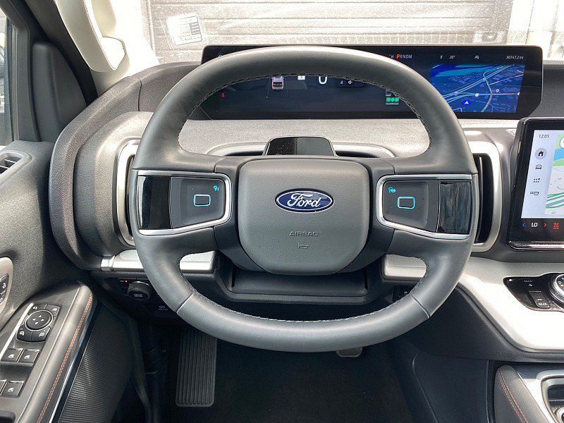 Certified 2025 Ford Expedition Active AWD/4WD image 19