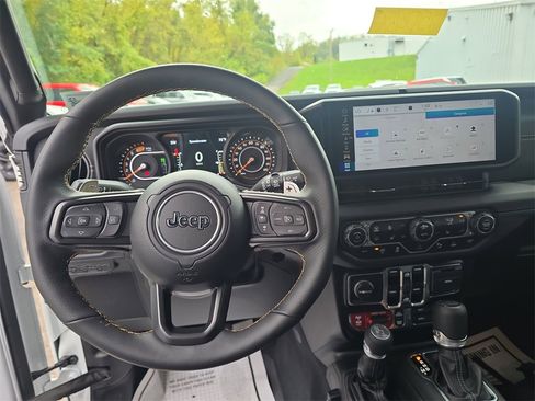 Used 2025 Jeep Wrangler Unlimited Rubicon 392 image 15