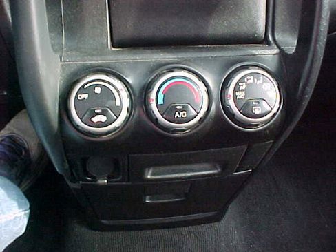 Used 2003 Honda CR-V LX image 18