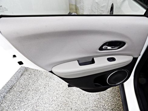 Used 2017 Honda HR-V EX image 9