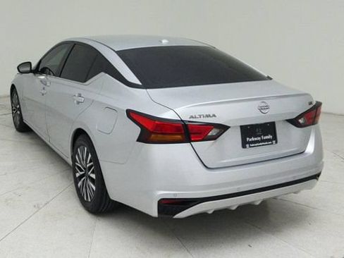 Used 2024 Nissan Altima 2.5 SV FWD image 4