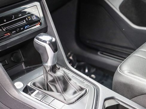 Certified 2022 Volkswagen Tiguan SE R-Line FWD image 20