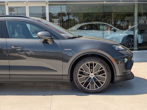 New 2024 Porsche Macan 4 Electric image 11