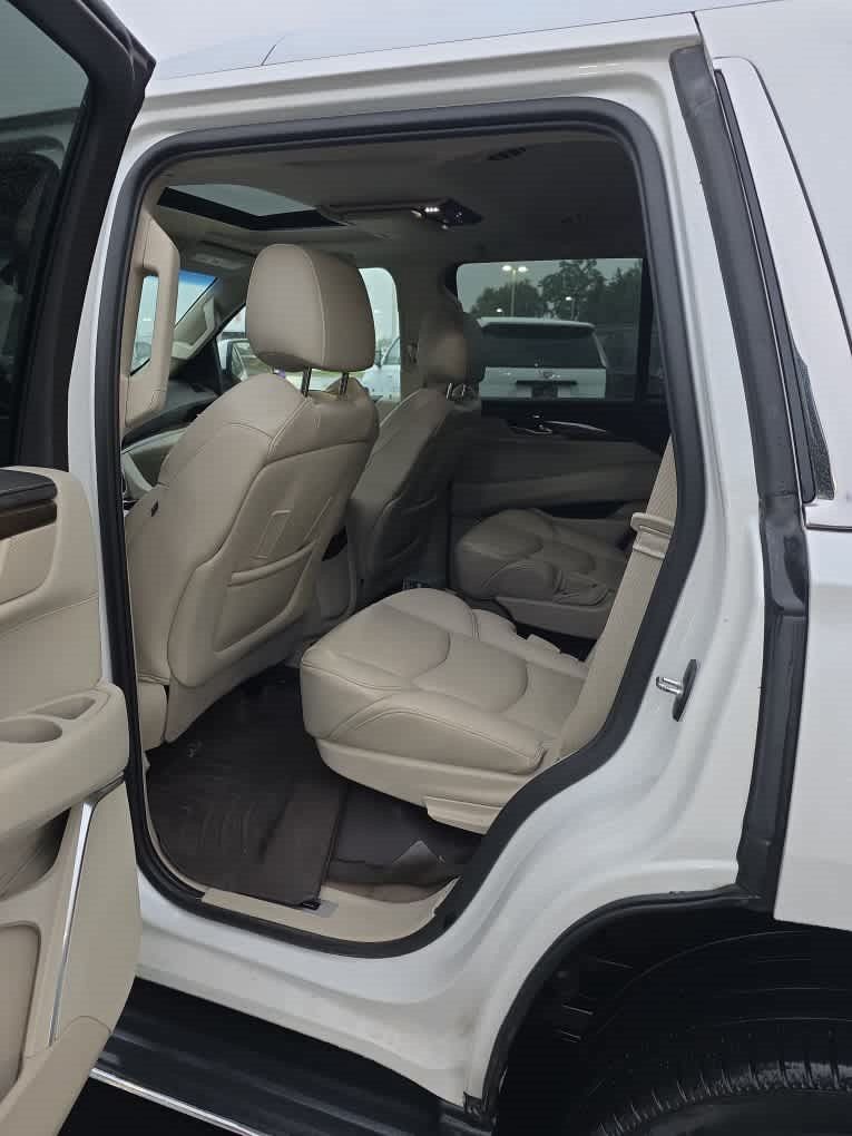 Used 2019 Cadillac Escalade Premium Luxury w/ LPO, Radiant Package AWD/4WD image 6