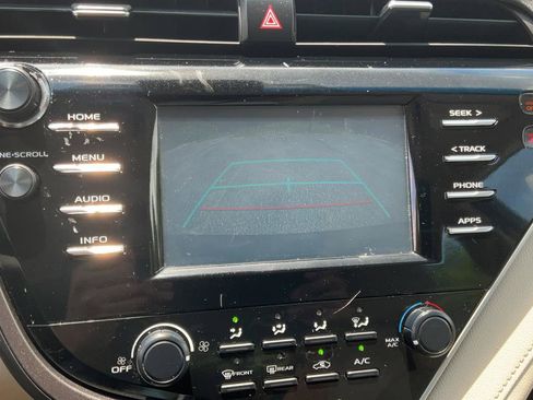 Used 2018 Toyota Camry LE FWD image 17