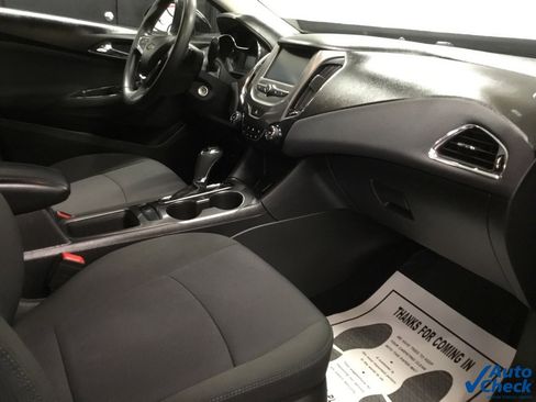 Used 2017 Chevrolet Cruze LT image 37