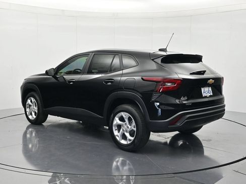 New 2026 Chevrolet Trax LS w/ LS Convenience Package FWD image 7