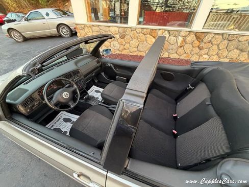 Used 2001 Volkswagen Cabrio GLS image 24