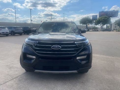 Used 2021 Ford Explorer XLT w/ Equipment Group 202A RWD image 2