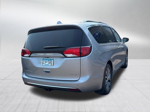 Used 2017 Chrysler Pacifica Limited FWD image 6