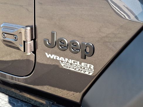 Used 2021 Jeep Wrangler Unlimited Sport image 29