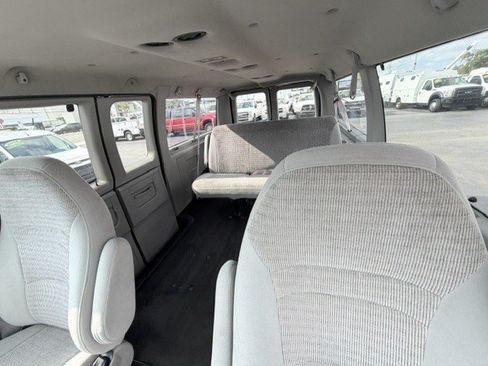 Used 2001 Ford E-350 and Econoline 350 XL RWD image 14