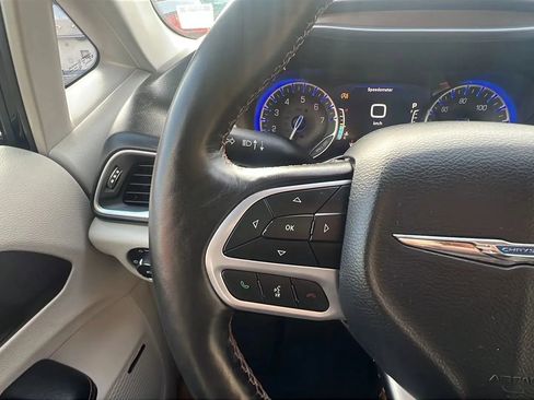 Used 2019 Chrysler Pacifica Touring-L Plus image 14