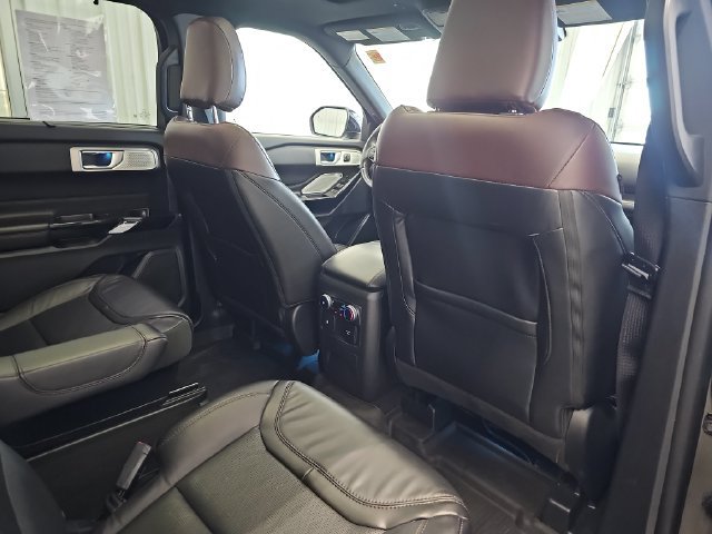 Used 2023 Ford Explorer Platinum w/ Technology Package AWD/4WD image 32
