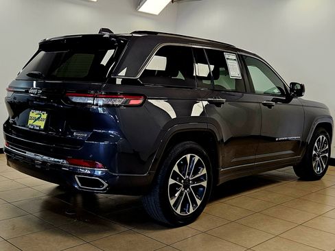 Used 2022 Jeep Grand Cherokee Overland w/ Luxury Tech Group IV image 4