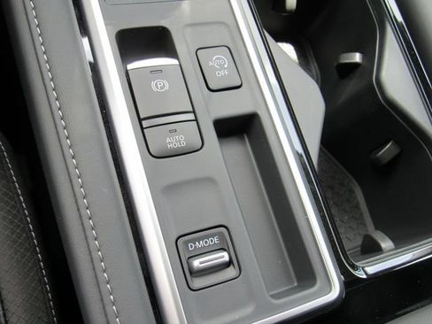 New 2026 Nissan Pathfinder SL FWD image 26