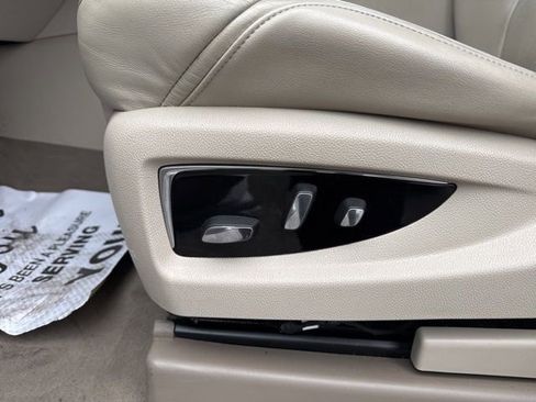 Used 2016 Cadillac Escalade Premium image 26