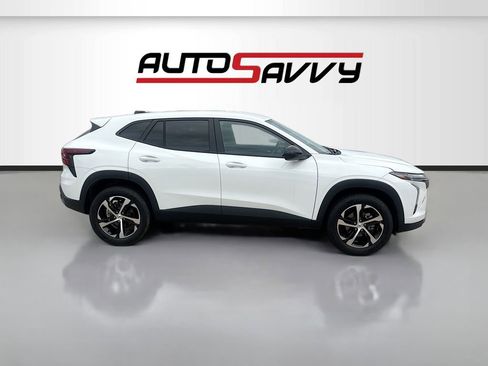 Used 2026 Chevrolet Trax RS FWD image 8