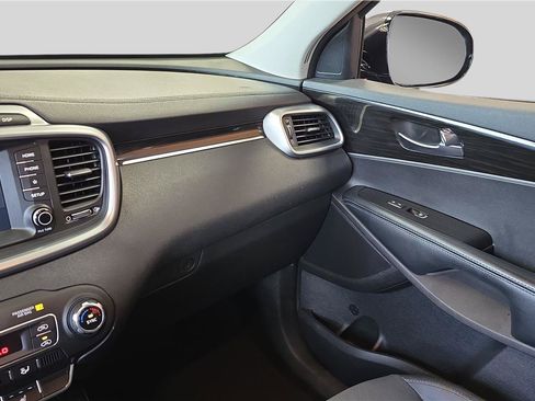 Used 2019 Kia Sorento FWD w/ LX Convenience Package image 24