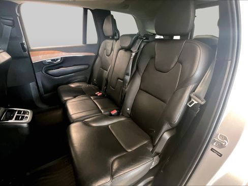 Used 2022 Volvo XC90 T5 Momentum w/ Climate Package FWD image 18